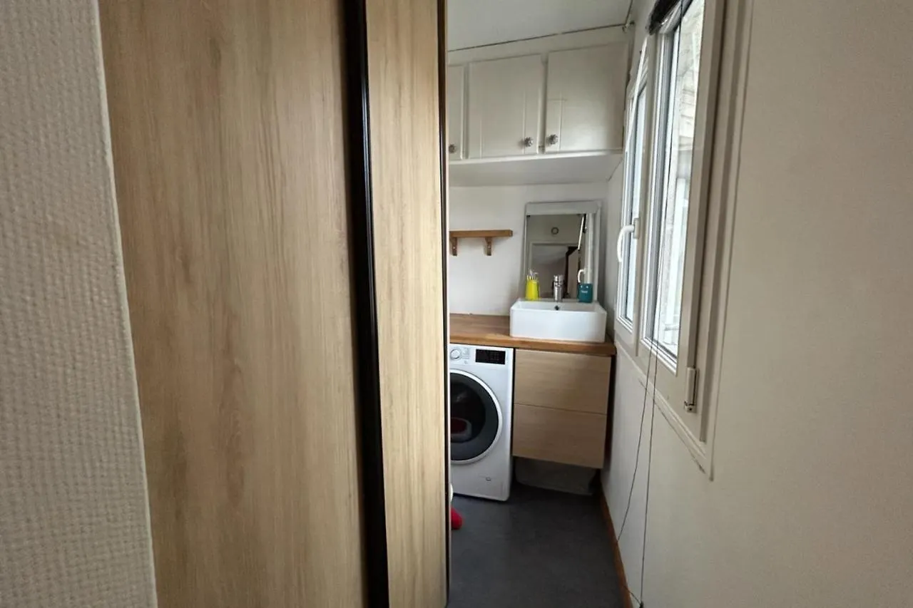 Apartment Near Jardin Villemin Paris